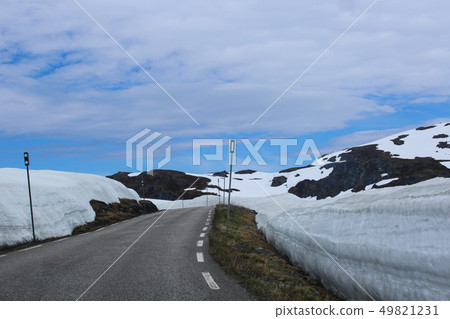 Spring mountain valley 49821231