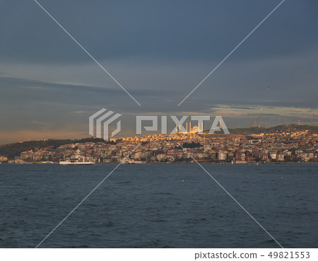 View over the Bosporus to a large mosque 49821553