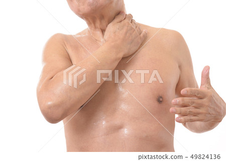 日本老年人做身體護理 49824136