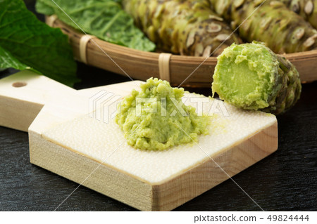 Raw wasabi scoop grated 49824444
