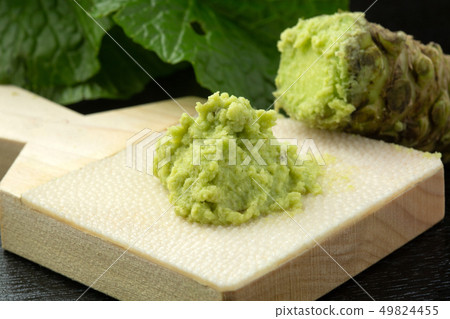 Raw wasabi scoop grated 49824455