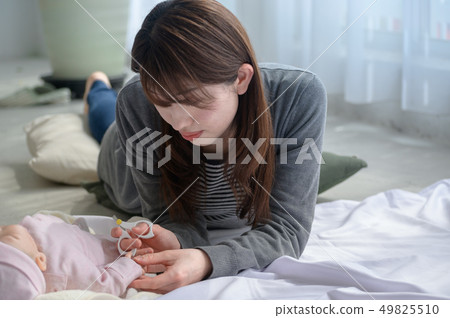 嬰兒撫養孩子 嬰兒撫養孩子 49825510