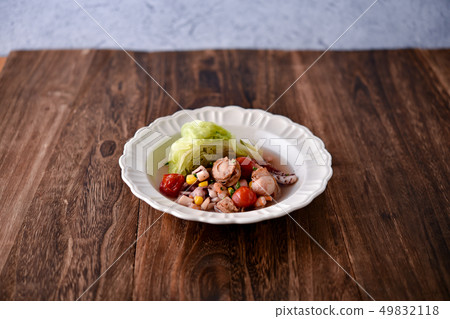 Simmered lettuce and seafood mix 49832118