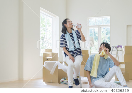 A couple to rest 49836229