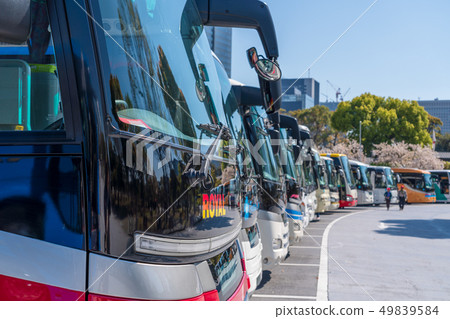 Tourist bus inbound 49839584
