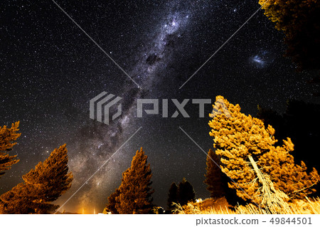 在Tekapo滿天星斗的天空儲備的滿天星斗的天空 在Tekapo滿天星斗的天空儲備的滿天星斗的天空 49844501