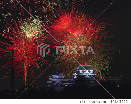 松山城和煙花1 49845512