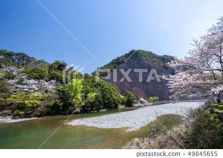 The spring of the Shikagaragawa monolith The spring of the Shikagaragawa monolith 49845655