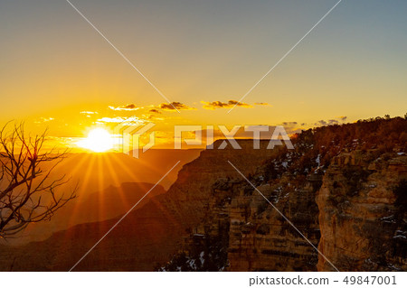 America_Grand Canyon Sunrise 49847001