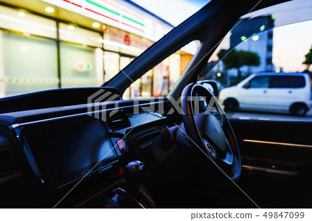 Take a break in the early morning convenience store 49847099