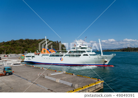 Ferries from the port of Unten III Ferries from the port of Unten III 49849391