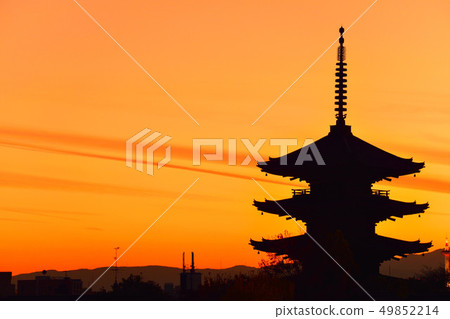 Yasaka Tower Sunset 49852214