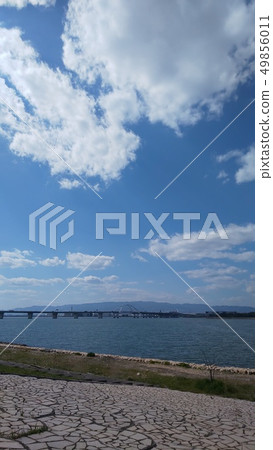 晴朗的天空 晴朗的天空 49856011