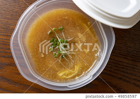包含腐竹ankake的儲存容器 包含腐竹ankake的儲存容器 49858597