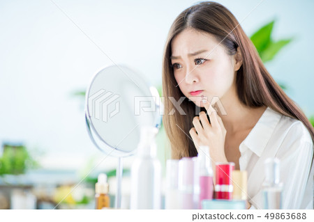 woman with acne problem 49863688