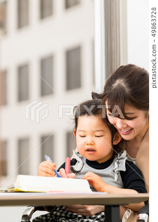 工作的母親配對工作 49863728