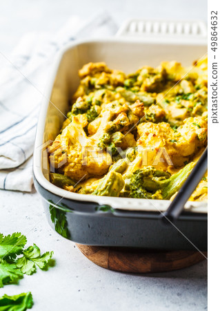 Broccoli, green peas and cauliflower  49864632
