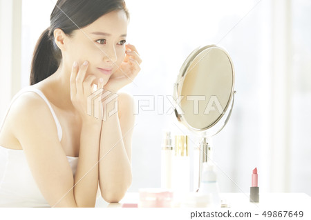 Women beauty 49867649