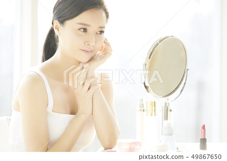 Women beauty 49867650