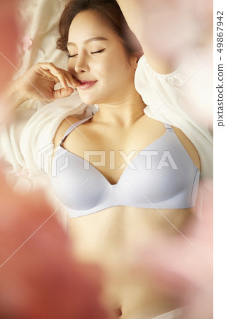 Women beauty 49867942