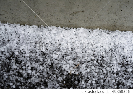 氣象現象冰雹(+房子) 氣象現象冰雹(+房子) 49868806