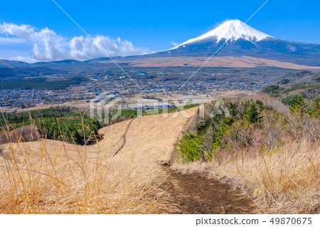 Spring mountaineering: Takazayama landscape Spring mountaineering: Takazayama landscape 49870675