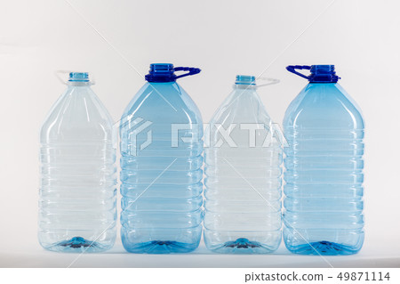 Bigger size clear water bottles standing in right row 49871114