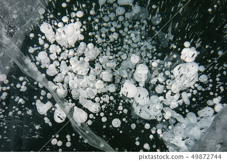 冰湖下的氣泡 49872744