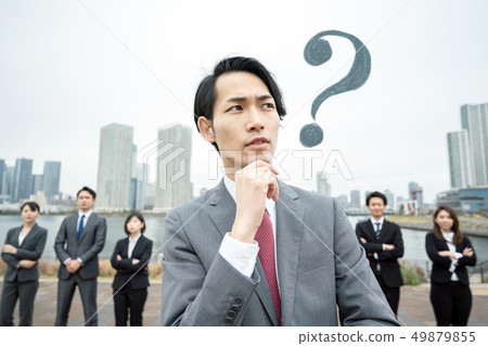 擔心的商人 49879855