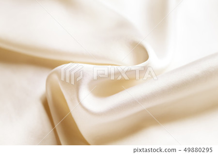 米色的絲綢背景 49880295