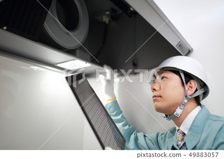 工人(承包商維修維修建築施工業務藍色背景藍色背複製空間) 工人(承包商維修維修建築施工業務藍色背景藍色背複製空間) 49883057