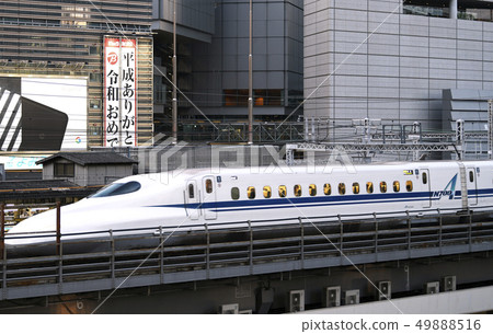 在日本新幹線的東京都市風景貫穿有樂町站。平成謝謝.... 在日本新幹線的東京都市風景貫穿有樂町站。平成謝謝.... 49888516