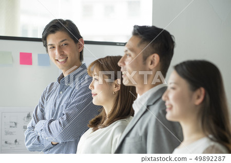 Portrait 4 men and women Portrait 4 men and women 49892287