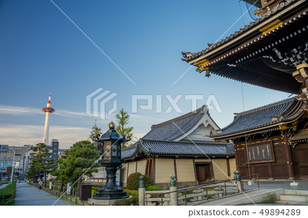 早晨太陽東本願寺 49894289