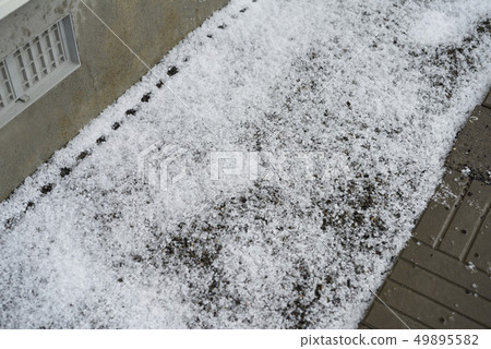 Meteorological phenomenon Hail (+ house) 49895582