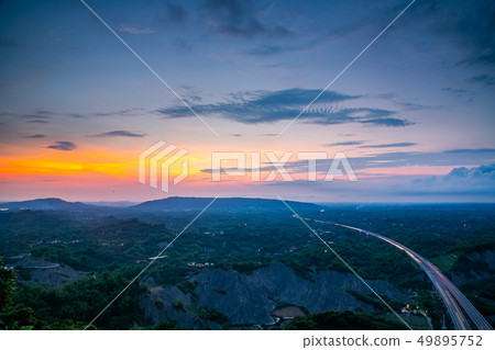 臺灣高雄中寮山景觀 Asia Taiwan Kaohsiung Bridge 49895752