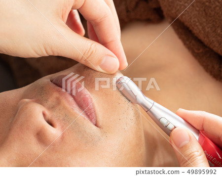 Man shaving with a beard before bald hair removal Man shaving with a beard before bald hair removal 49895992