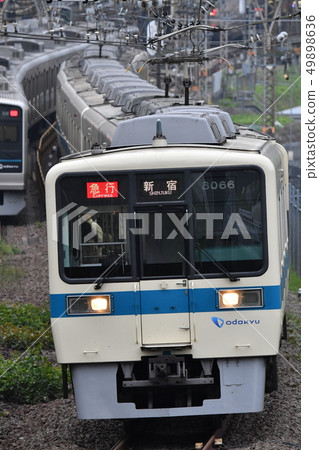 小田急8000通勤型列車快線新宿線 小田急8000通勤型列車快線新宿線 49898636
