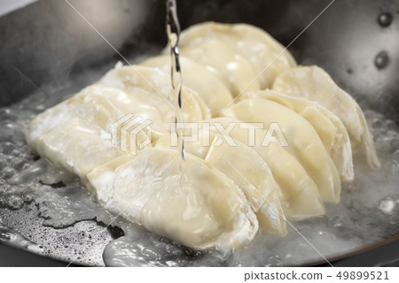 烤餃子 49899521