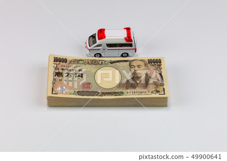 Ten thousand yen bill and ambulance _ treatment cost · hospital fee · high cost · medical expenses 49900641