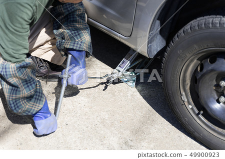 Tire change jack up Tire change jack up 49900923