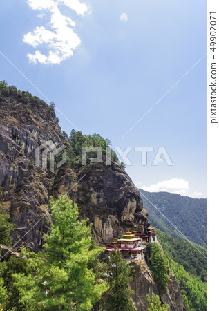 Taktzan修道院建成了懸崖 Taktzan修道院建成了懸崖 49902071
