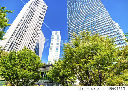 看摩天大樓的辦公室鎮的風景 49903215