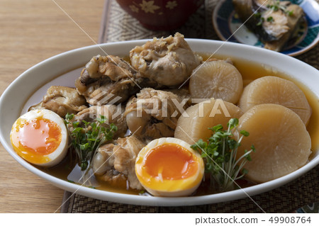 Sour boiled chicken wings and radish Sour boiled chicken wings and radish 49908764