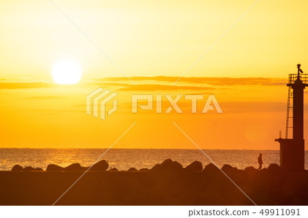 港口日出剪影 49911091