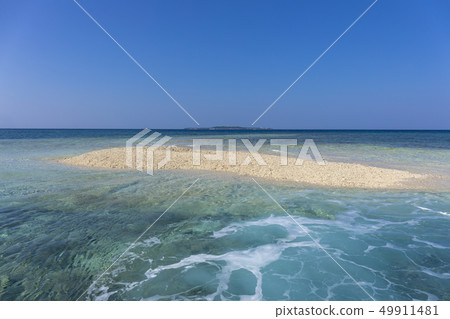 Coral reef island Barras 49911481