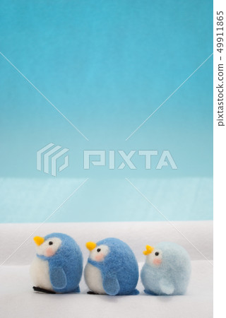 Penguin parent and child 49911865