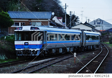 Iyo Nagahama Station Yujo Line普通列車（Kiha 185系列） 49912418