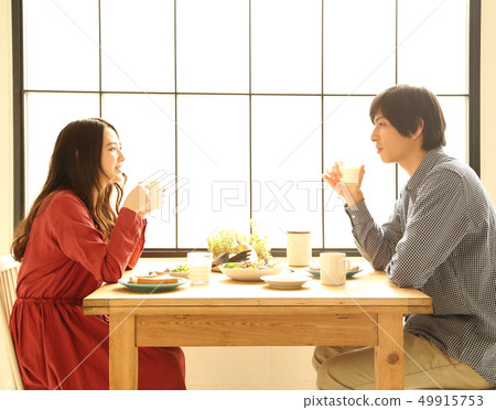 Image of a boyfriend and her eating a meal 49915753