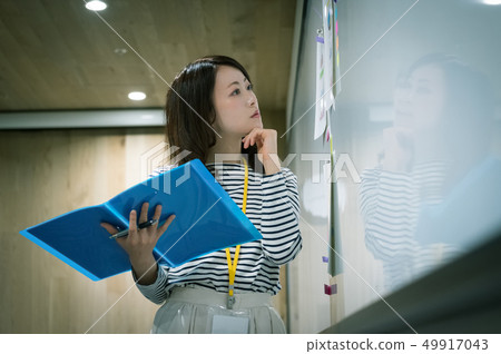業務場景女性 業務場景女性 49917043